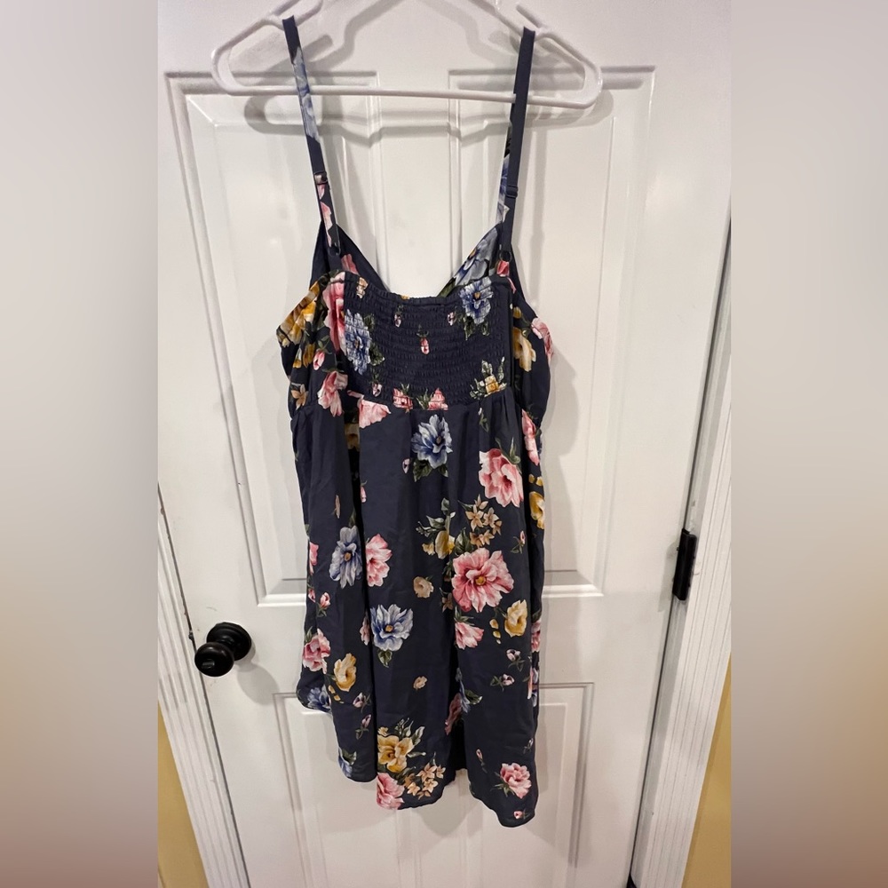 Torrid size 1 hi-lo top